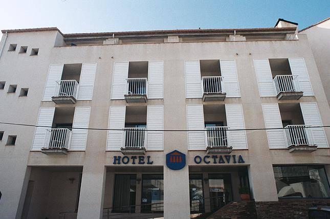 Hotel Octavia Кадакес Экстерьер фото